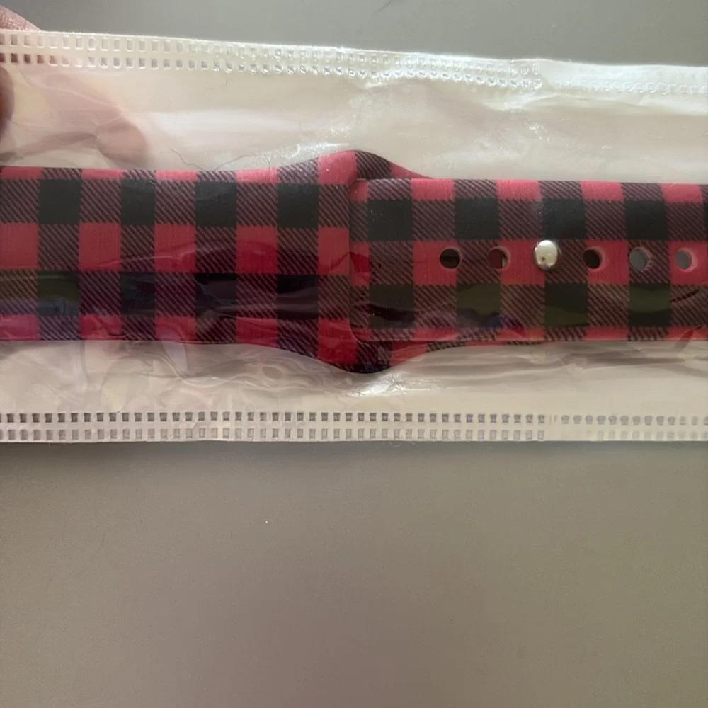 🆕 Silicone Buffalo Plaid Print Red & Black Apple Watch Band- Sz M/L 42/44